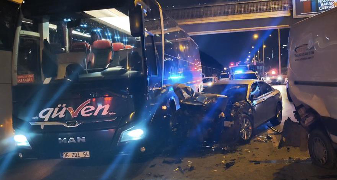 Ataşehir’de zincirleme kaza: Alkolü sürücü otobüse çarparak durabildi