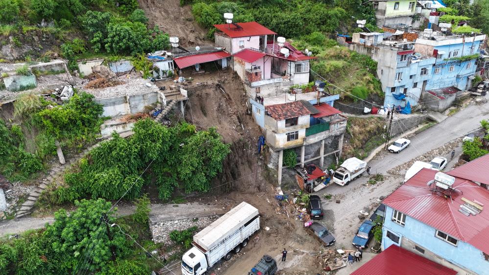 Hatay’da sağanak yağış nedeniyle müstakil ev çöktü: 1 ölü, 2 yaralı