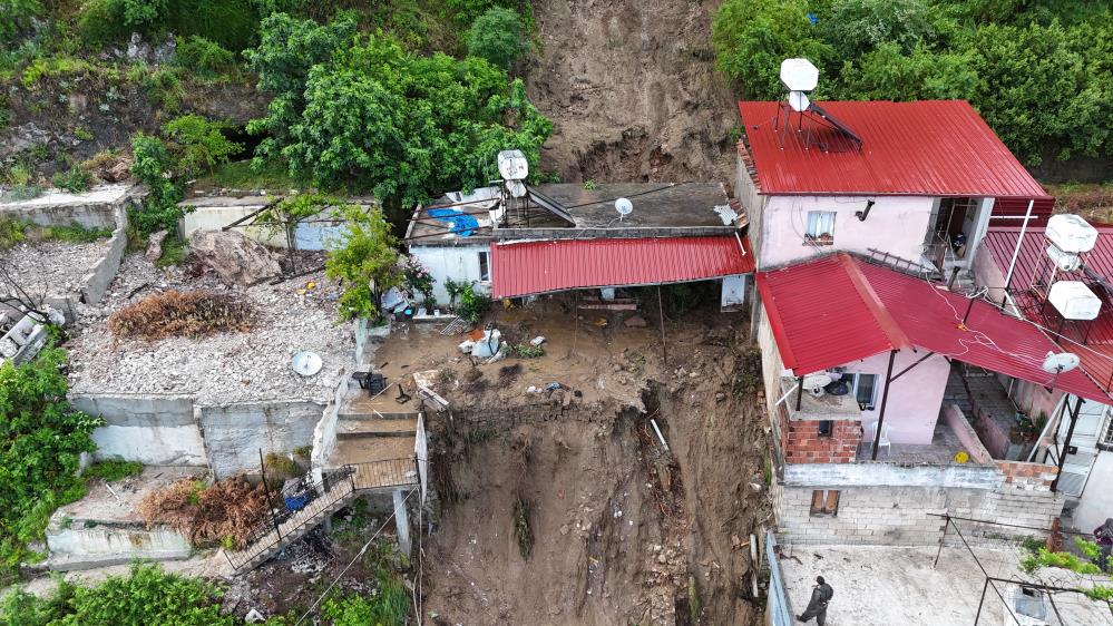 Hatay’da sağanak yağış nedeniyle müstakil ev çöktü: 1 ölü, 2 yaralı