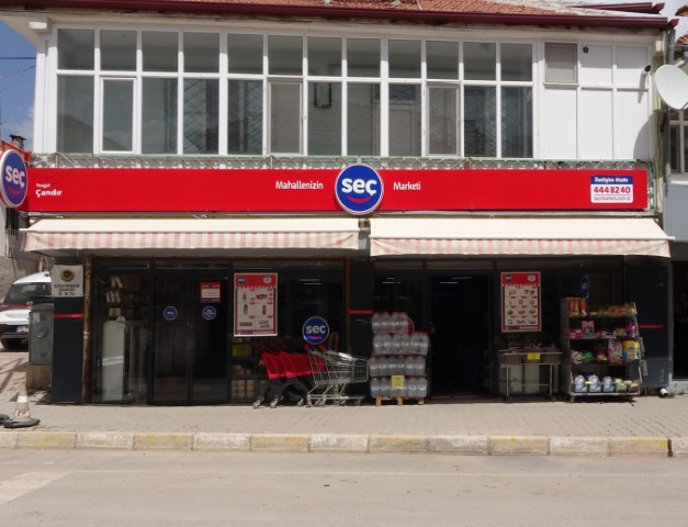 Baba-oğulun mahalle bakkalından Seç Market’e uzanan 40 yıllık yolculuğu
