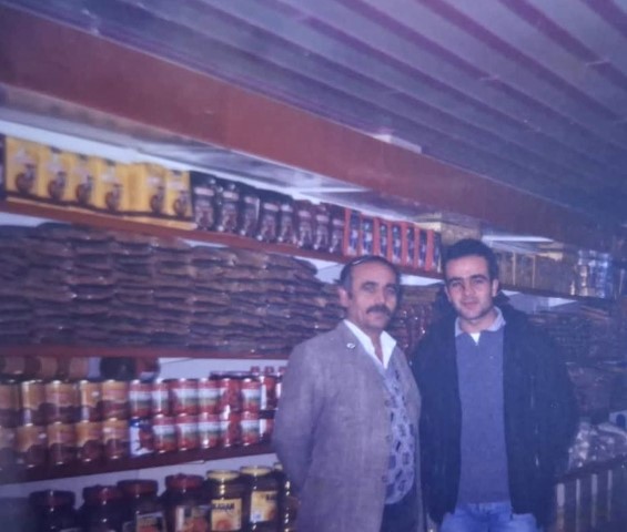 Baba-oğulun mahalle bakkalından Seç Market’e uzanan 40 yıllık yolculuğu