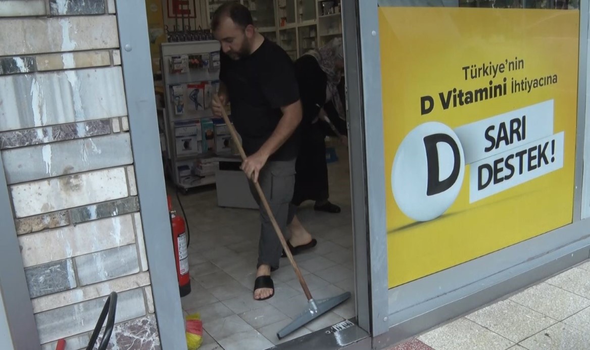 Ankara’yı sel vurdu: İş yerleri sular altında kaldı