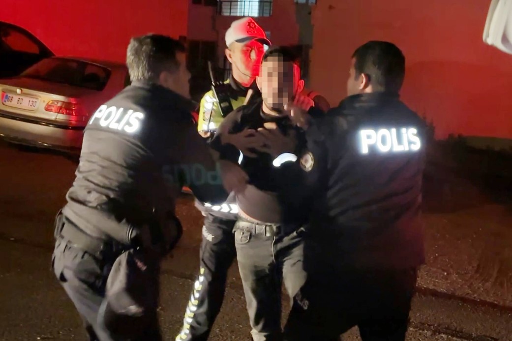 Polise önce yalvardı sonra küfürler edip kaçtı: O anlar kamerada