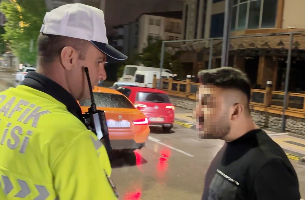 Polise önce yalvardı sonra küfürler edip kaçtı: O anlar kamerada