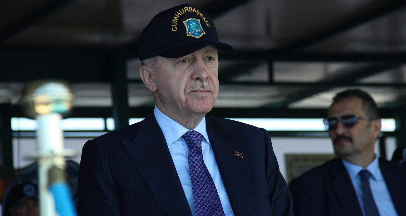Cumhurbaşkanı Recep Tayyip Erdoğan, İzmir’de icra edilen EFES-2026 Tatbikatı’nda yaptığı konuşmada, İsrail’in Gazze ve Lübnan’daki saldırılarına sert tepki göstererek, "Çoluk çocuk katleden soykırım şebekelerinin karşısında insanlığın müşterek değerini savunmaya devam edeceğiz" dedi. Erdoğan ayrıca, tatbikatın dünyaya ’dostlara güven, hesap yapanlara gözdağı’ mesajı verdiğini vurguladı.