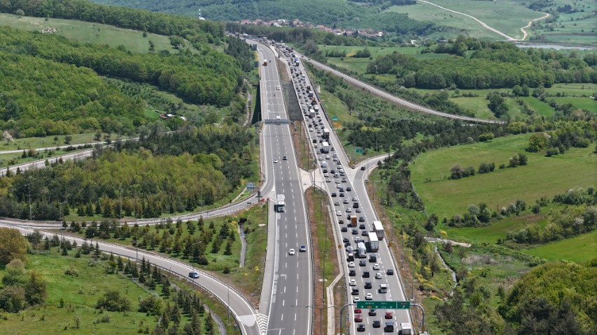 Bolu geçişinde bayram trafiği erken başladı: Yollarda uzun kuyruklar oluştu