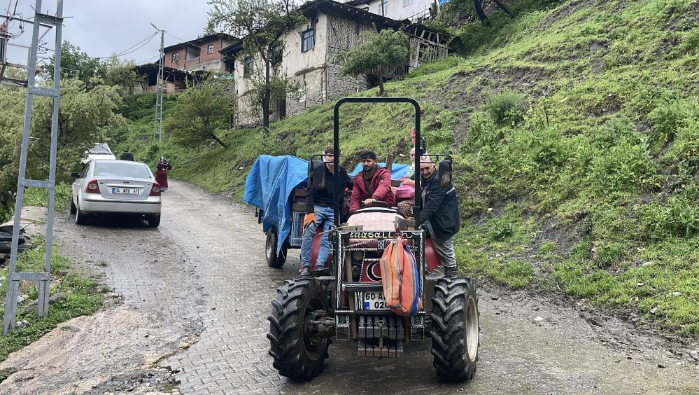 Tokat’ta heyelan riski altındaki köy boşaltılıyor