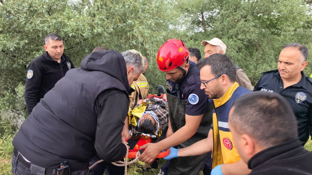 Dereye düşerek akıntıya kapıldı, böyle kurtarıldı