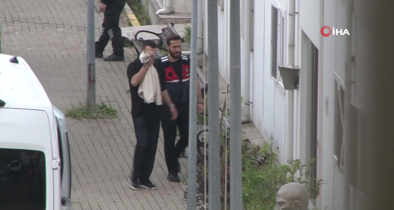 Bakırköy Cumhuriyet Başsavcılığınca yürütülen uyuşturucu soruşturması kapsamında gözaltına alınan ve adliyeye sevk edilen 11 şüphelinin savcılık ifadeleri tamamlandı. Şüphelilerden 1'i tutuklanırken, 8 kişi hakkında yurt dışına çıkış yasağı, 2 kişi hakkında ise adli kontrol şartıyla yurt dışına çıkış yasağı kararı verildi.