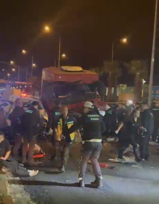 Giresun’da tır iki otomobile çarptı: 5 ölü, 6 yaralı