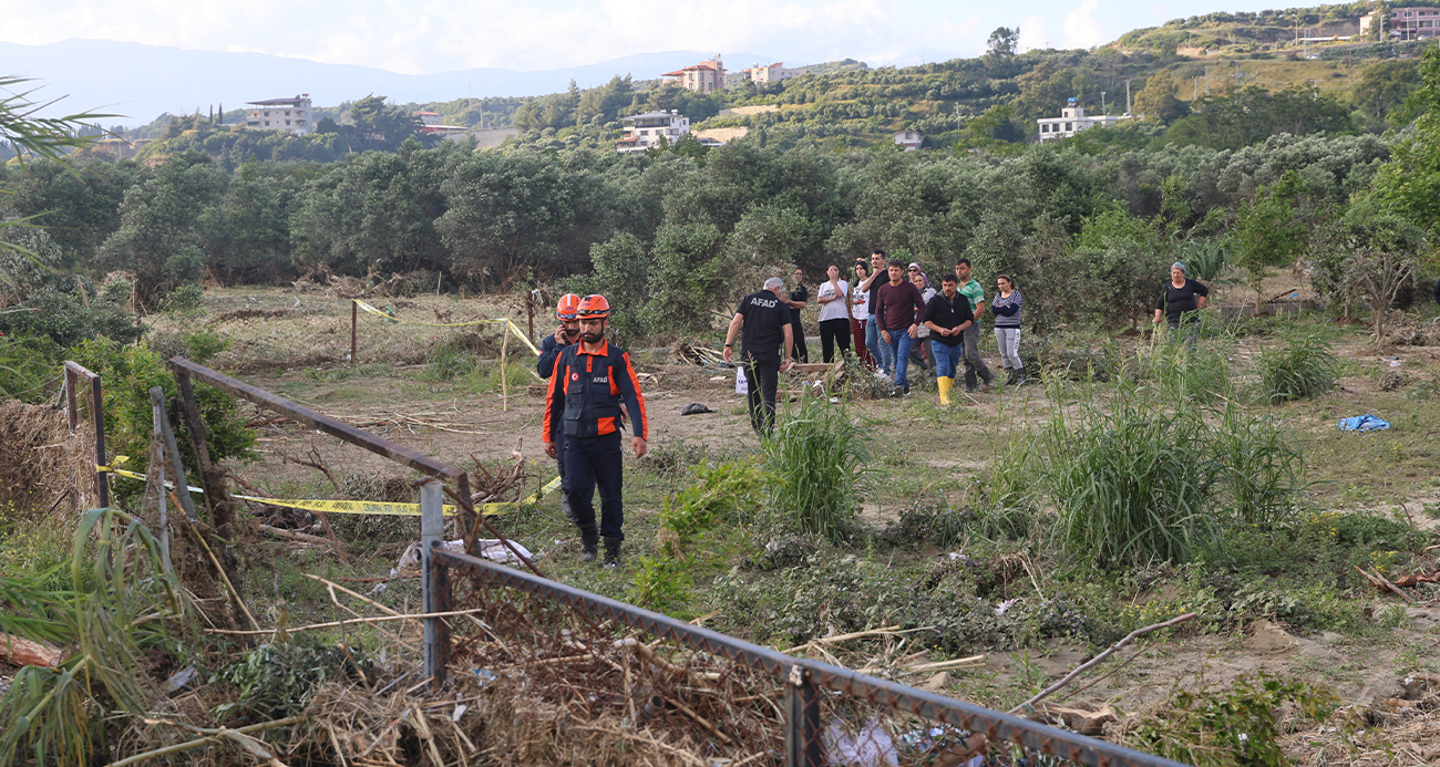 Hatay’da etkili olan sağanak yağış sırasında köprünün çökmesi sonucu araçla nehre düşerek akıntıya kapılan 20 yaşındaki Musa Paşa’nın cansız bedenine ulaşıldı.