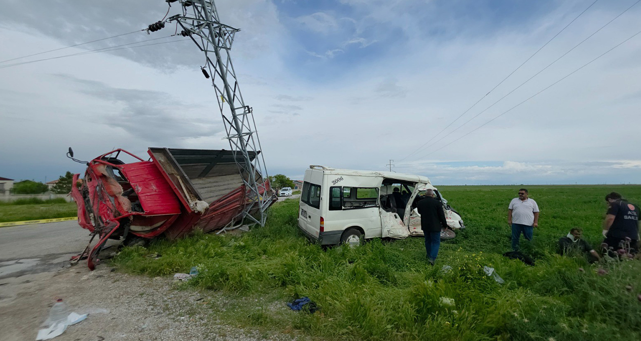 Aksaray’da minibüs ile kamyonet çarpıştı: 5 yaralı