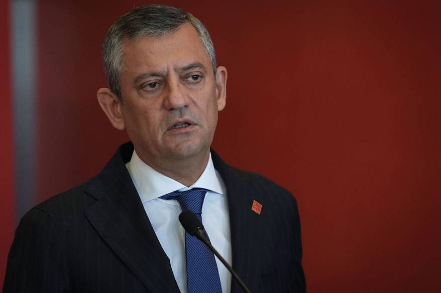 Özgür Özel yeniden grup başkanı seçildi