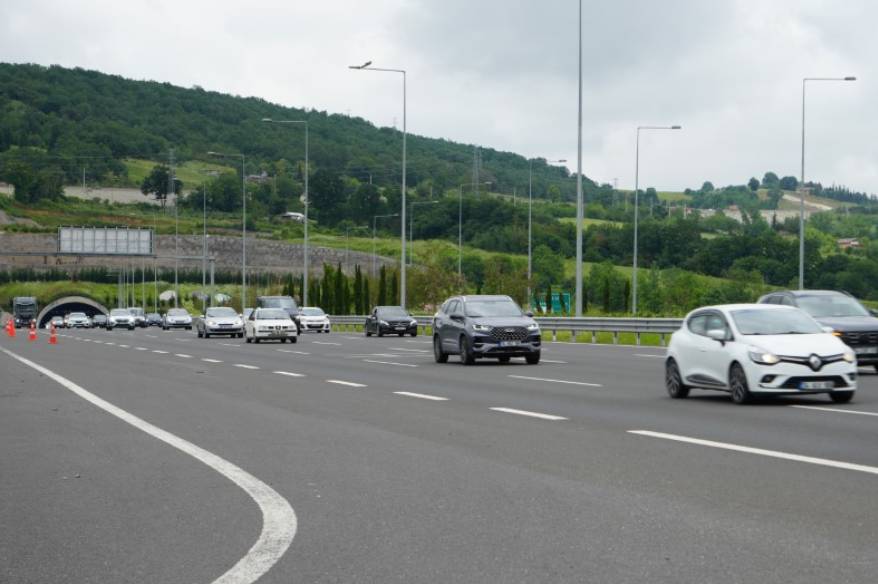 "Kuzey Marmara Otoyolu'nda yüzde 70’lere varan trafik yoğunluğu var"