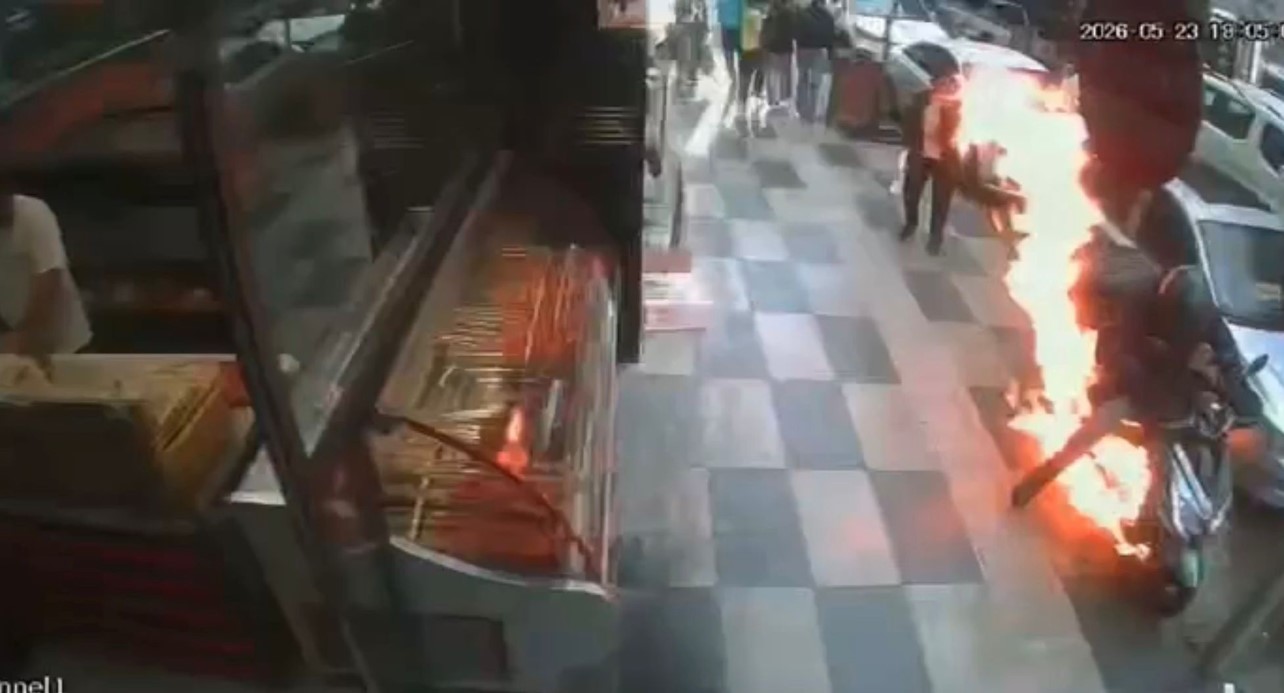 Elazığ’da marşa bastığı anda motoru alev aldı: O anlar kamerada