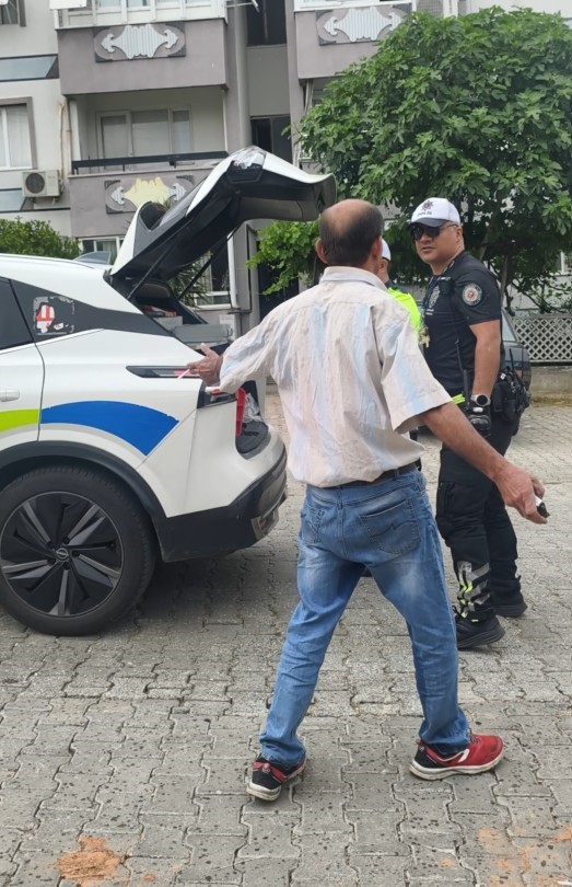 Trafikte zikzak çizerek ilerledi, hem alkollü hem firari çıktı