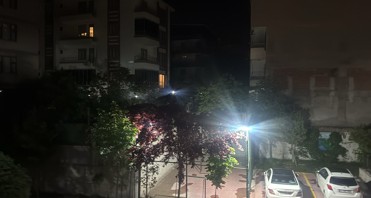 Malatya'da deprem anı kameraya yansıdı