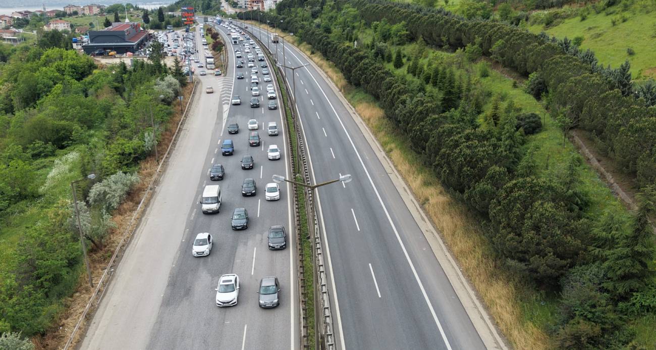 Tatilin ikinci gününde TEM’de trafik yoğun akıcı ilerliyor