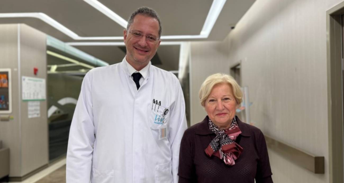 77 yaşındaki Ülkü Karataş, check up’ında fark edilen, belirtisiz ilerleyen aort genişlemesini düzenli takip ederek adeta içindeki saatli bombadan kurtuldu.