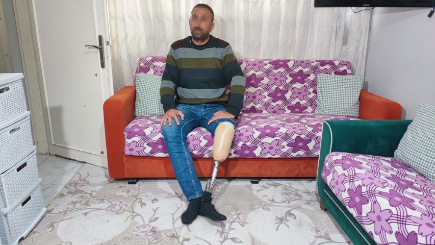 Protez bacaklı adam alacağını almak için IBAN verdi, cezaevine girip işinden oldu