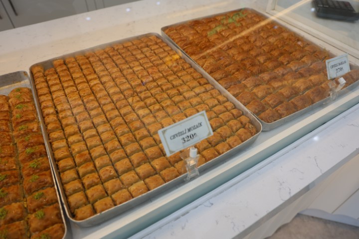 Baklava alırken kutuya para ödememek isteyenlere ‘Dara’ uyarısı