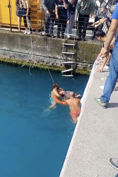 Sarıyer’de denizde can pazarı: Suya düşen kadın boğulmaktan son anda kurtarıldı