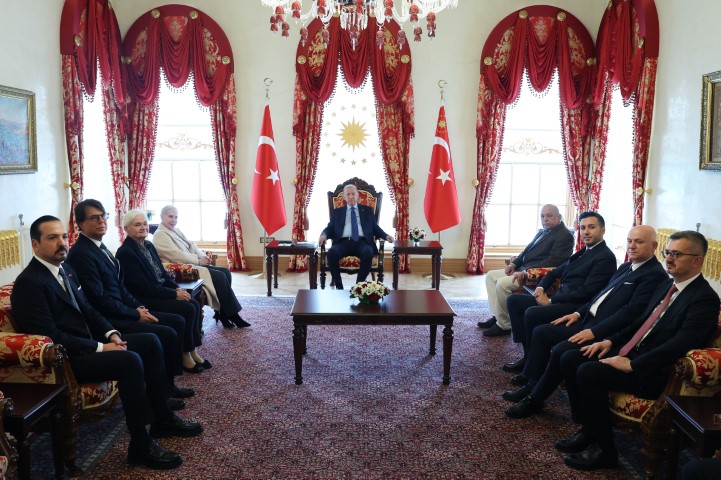 Demokrasi şehitleri mağdurları ilk kez Dolmabahçe’de