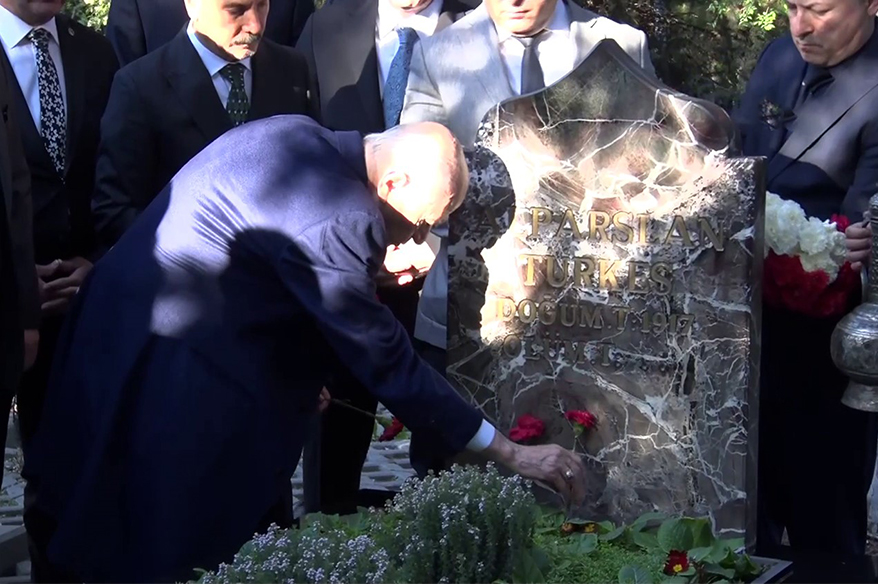 MHP lideri Bahçeli, Merhum Türkeş’in kabrini ziyaret etti
