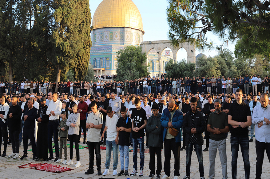 Mescid-i Aksa'da bayram namazı 140 bin Müslümanla kılındı