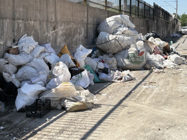 İzmir’de vatandaşların ’çöp’ isyanı: