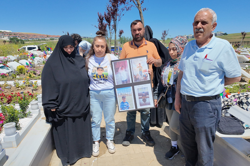 Büyükçekmece'de bıçaklanarak öldürülen 16 yaşındaki Abdulbaki Demirel'in kabrinde hüzünlü bayram