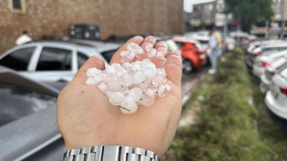Edirne’de yollar göle döndü: Araçlar mahsur kaldı