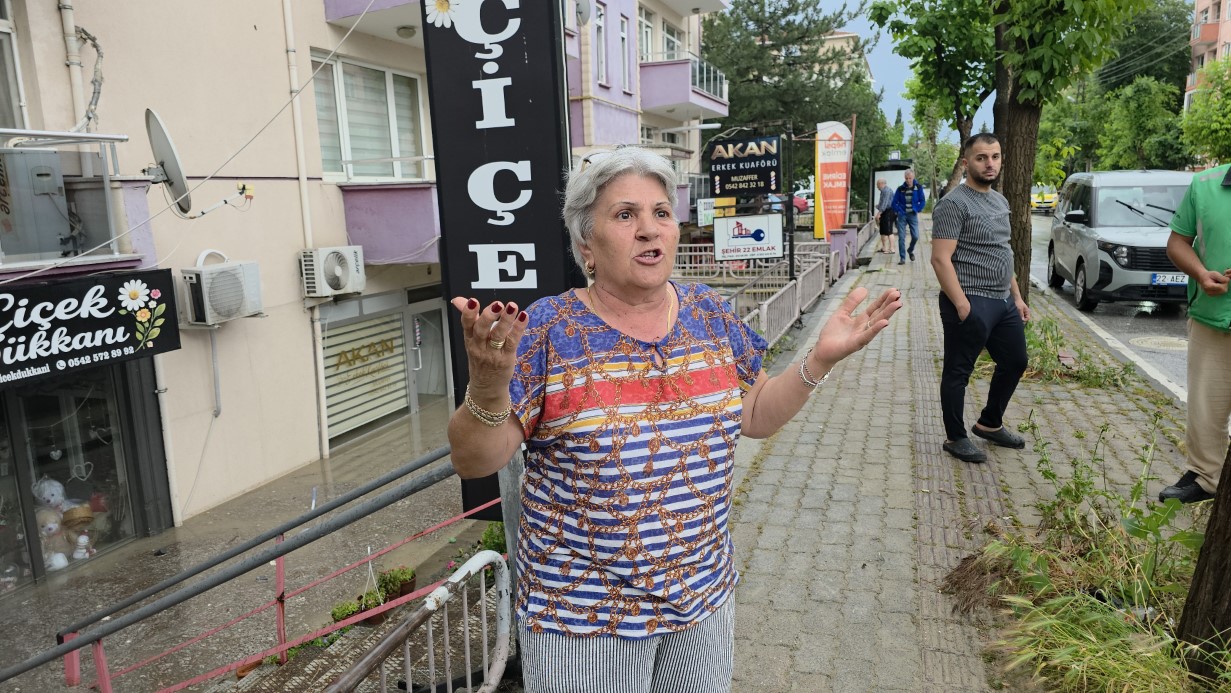 Edirne’de sağanak ve dolu hayatı felç etti: İş yerleri sular altında kaldı