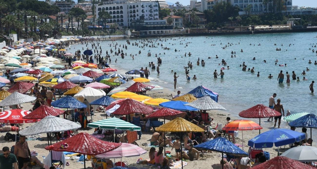 Türkiye’nin turizm başkenti Kuşadası, 9 günlük Kurban Bayramı tatilinde yerli ve yabancı turistlerin akınına uğradı.