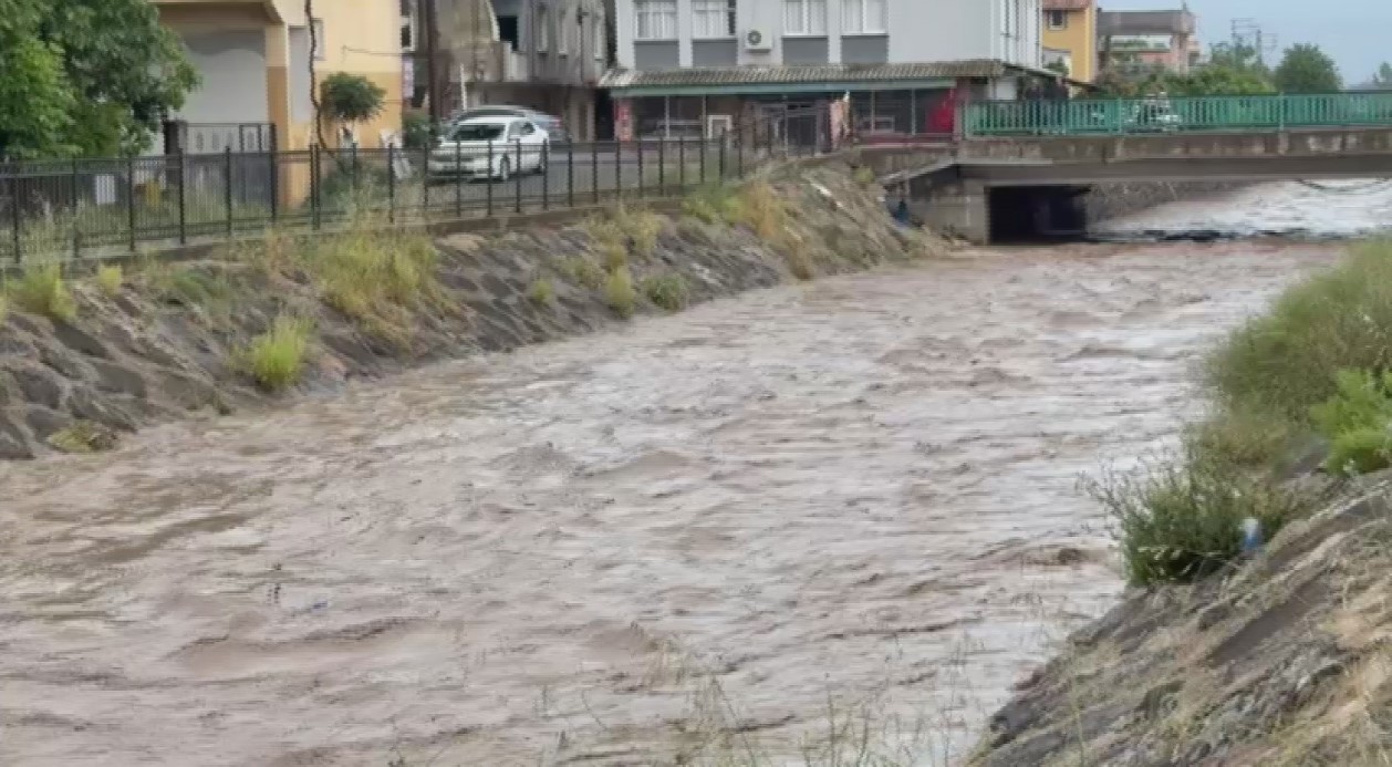 Osmaniye’deki heyelanda 6 tır zarar gördü