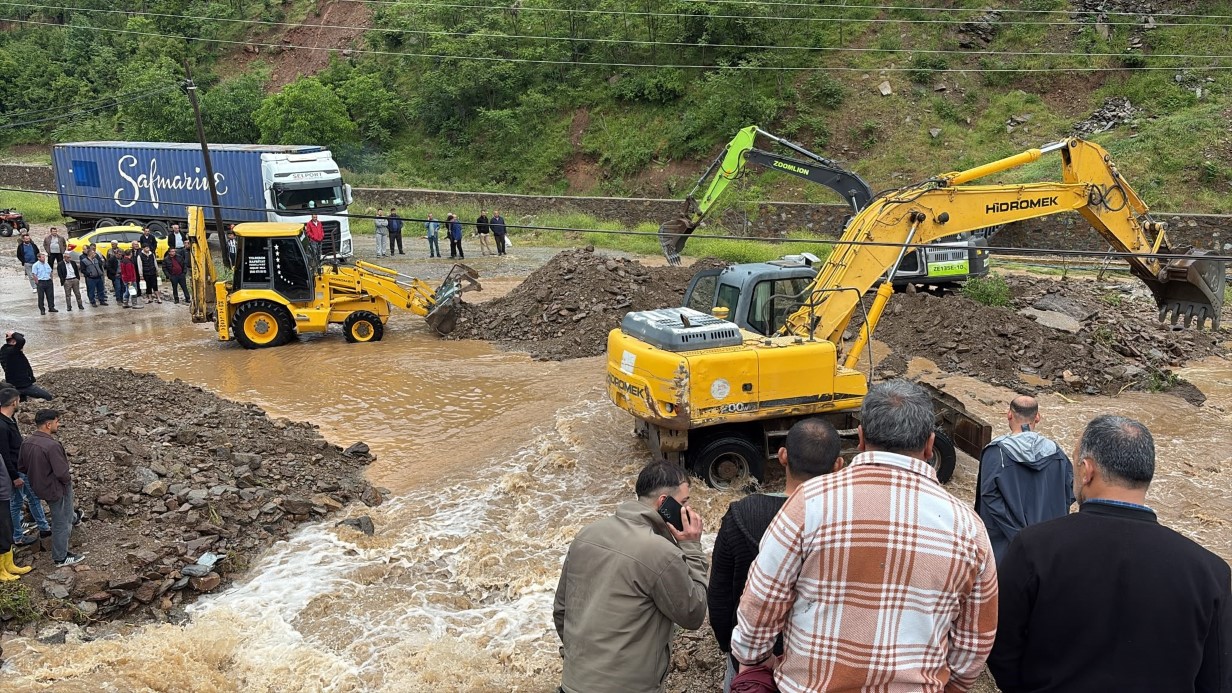 Osmaniye’deki heyelanda 6 tır zarar gördü