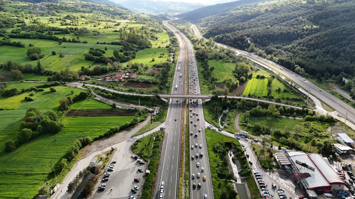 Tatilcilerin dönüş yolculuğu başladı: Bolu’da kilometrelerce araç kuyruğu