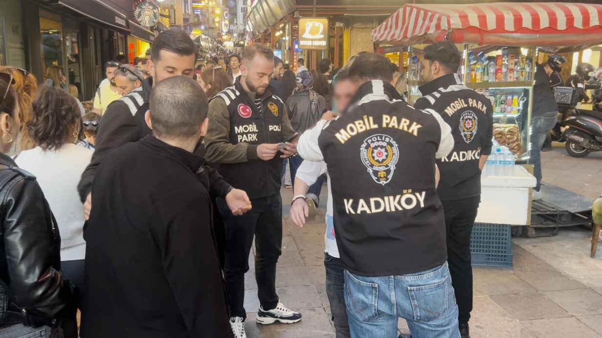 Kadıköy’de polis ekiplerinden bayram denetimi