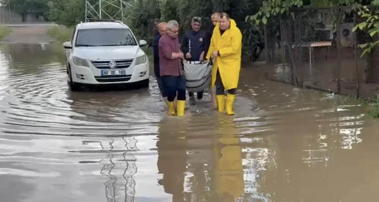 Osmaniye’de selde mahsur kalan kadın kurtarıldı