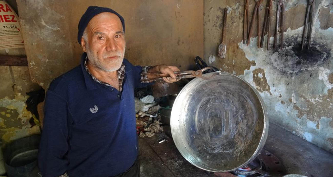 Meslekte 55 yılı geride bıraktı: Şimdi yetiştirecek çırak bulamıyor