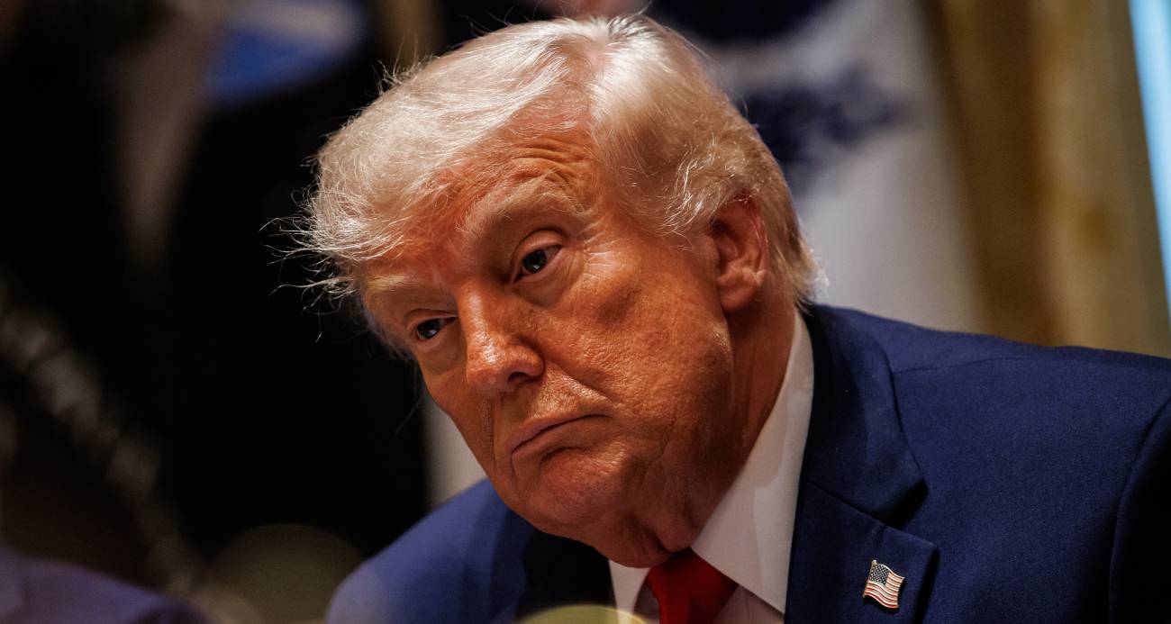 ABD Başkanı Donald Trump, İran ile müzakere sürecine ilişkin açıklamasında, nihai kararını vermek üzere Beyaz Saray'daki Durum Odası'nda bir toplantıya katılacağını açıkladı. Trump, Hürmüz Boğazı'ndaki ABD ablukasının kaldırılacağını ve bölgede mahsur kalan gemilerin "evlerine dönme" sürecine başlayabileceğini söyledi.
