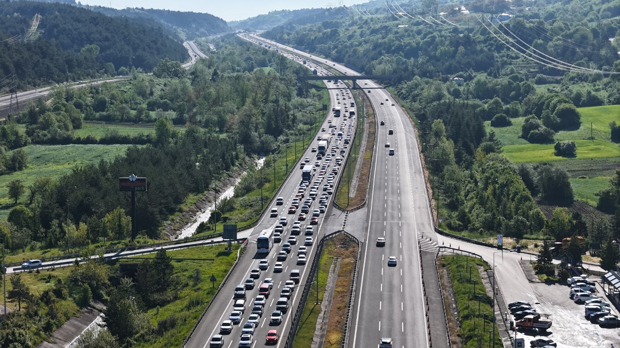 Bolu geçişinde trafik durma noktasına geldi