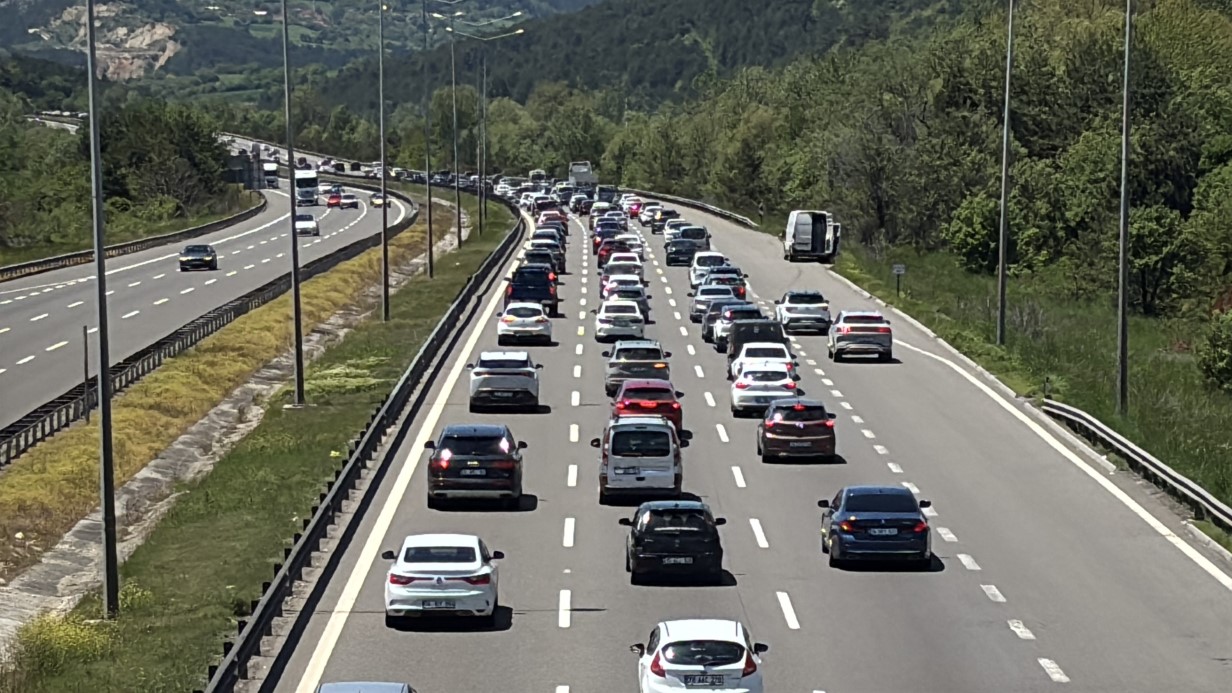 Bolu geçişinde trafik durma noktasına geldi