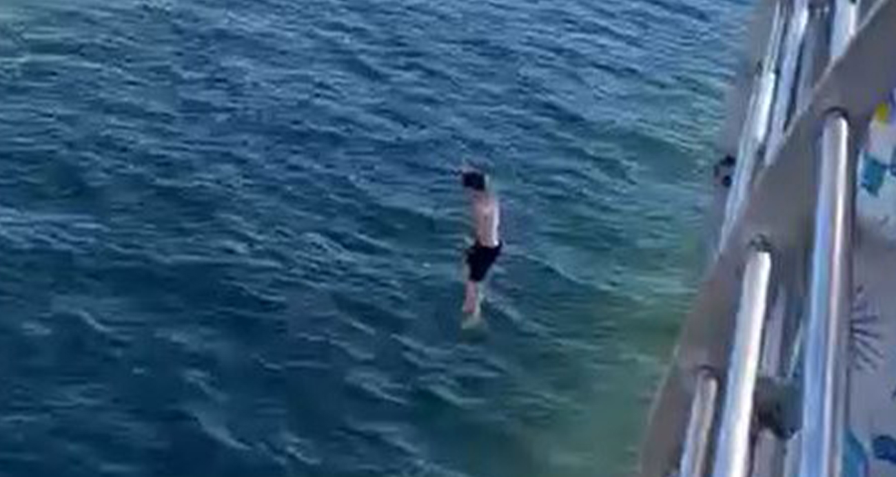 Haliç Köprüsü’nde gençlerin tehlikeli atlayışı kamerada