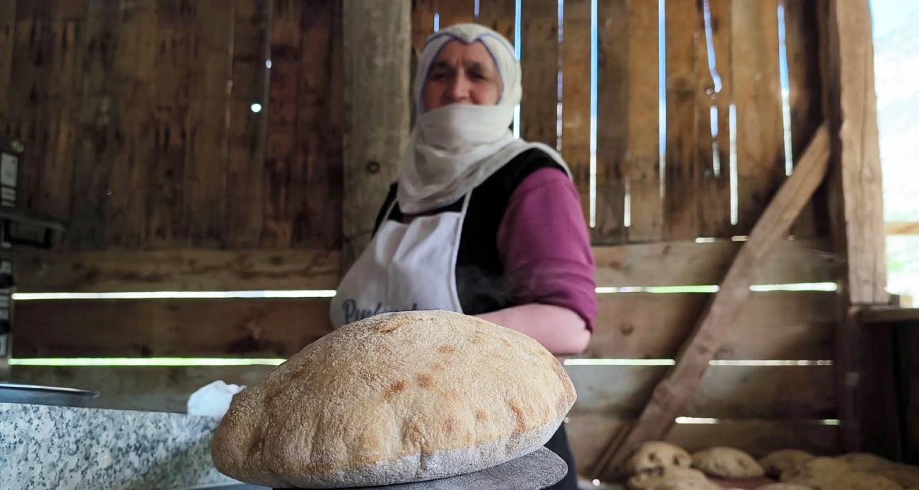 Uzundere’de doğal ekmek mesaisi: Taleplere yetişemiyorlar