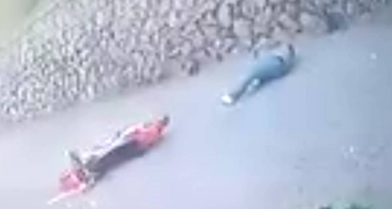 Öndeki aracı sollamak isteyen motosikletli istinat duvarından yere çakıldı: 2 yaralı