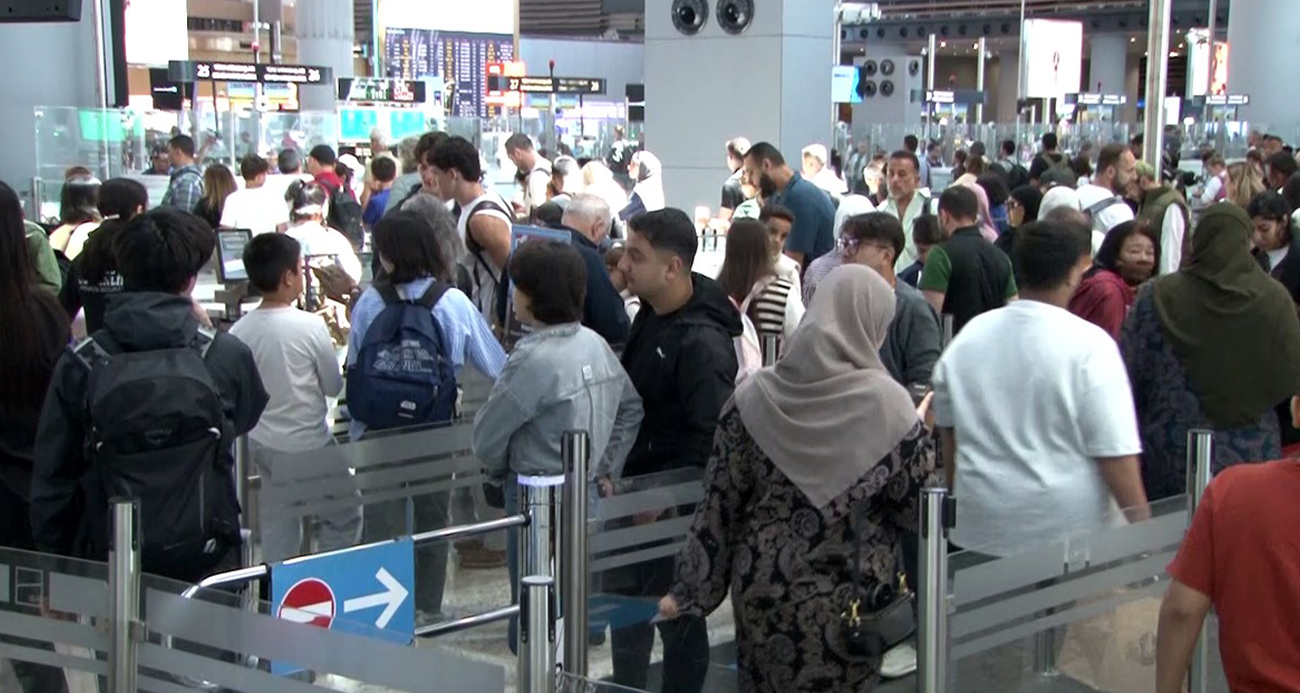Haliç Köprüsü’nde gençlerin tehlikeli atlayışı kamerada
