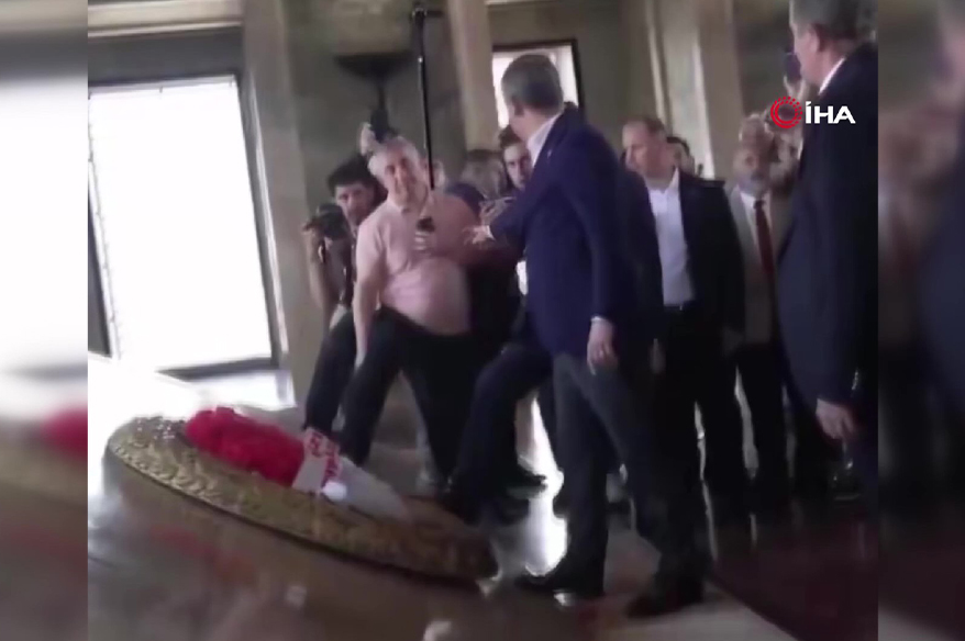 Anıtkabir’de çelenk krizi: Özgür Özel ile asker arasında gerginlik