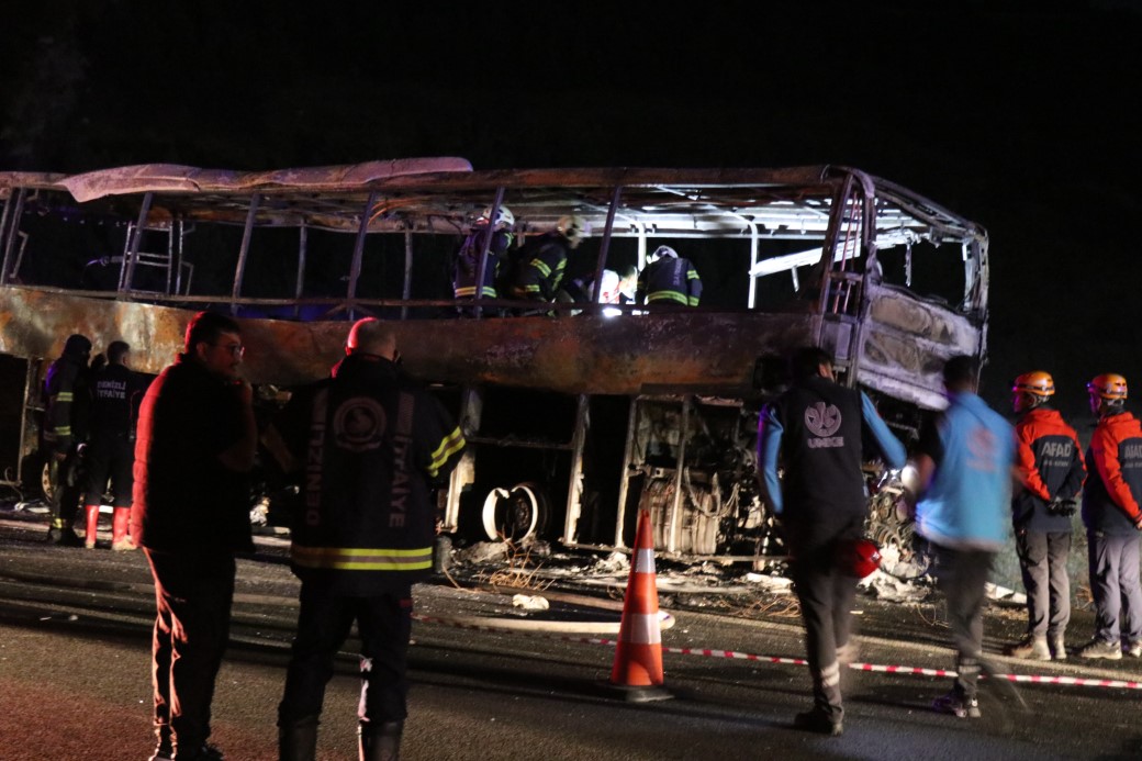 Yolcu otobüsü kazasında acı bilanço: 8 ölü, 33 yaralı!