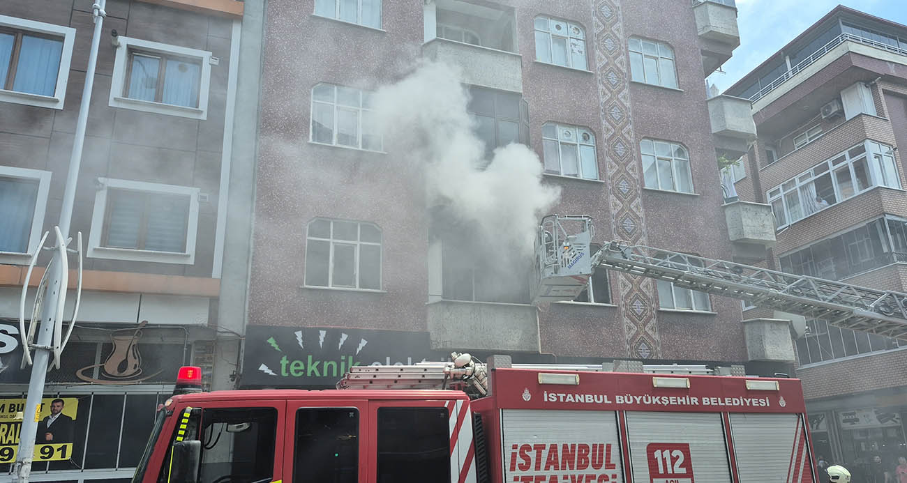 Kocaeli’de korkutan yangın: Balkonda mahsur kalan anne ve bebeği itfaiye kurtardı